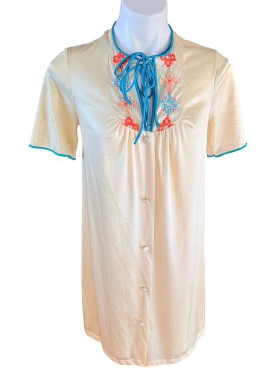 jcpenney Other - Vintage JCPenney Nylon Peignoir Set XS Cream Embroidered Floral Robe Gown